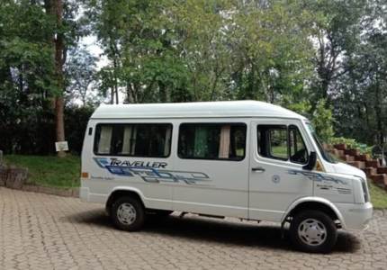 17 Seater Tempo Traveller