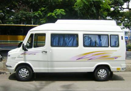 17 Seater Tempo Traveller