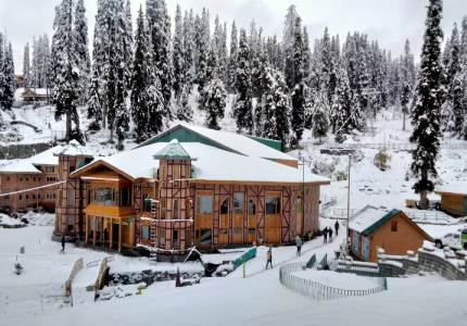 Amritsar to Kashmir Crown: Srinagar, Gulmarg & Beyond
