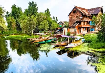Amritsar to Kashmir Wonders Tour